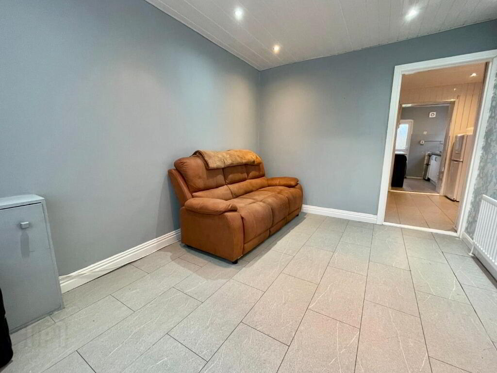 29 Joanmount Gardens 2 of 8