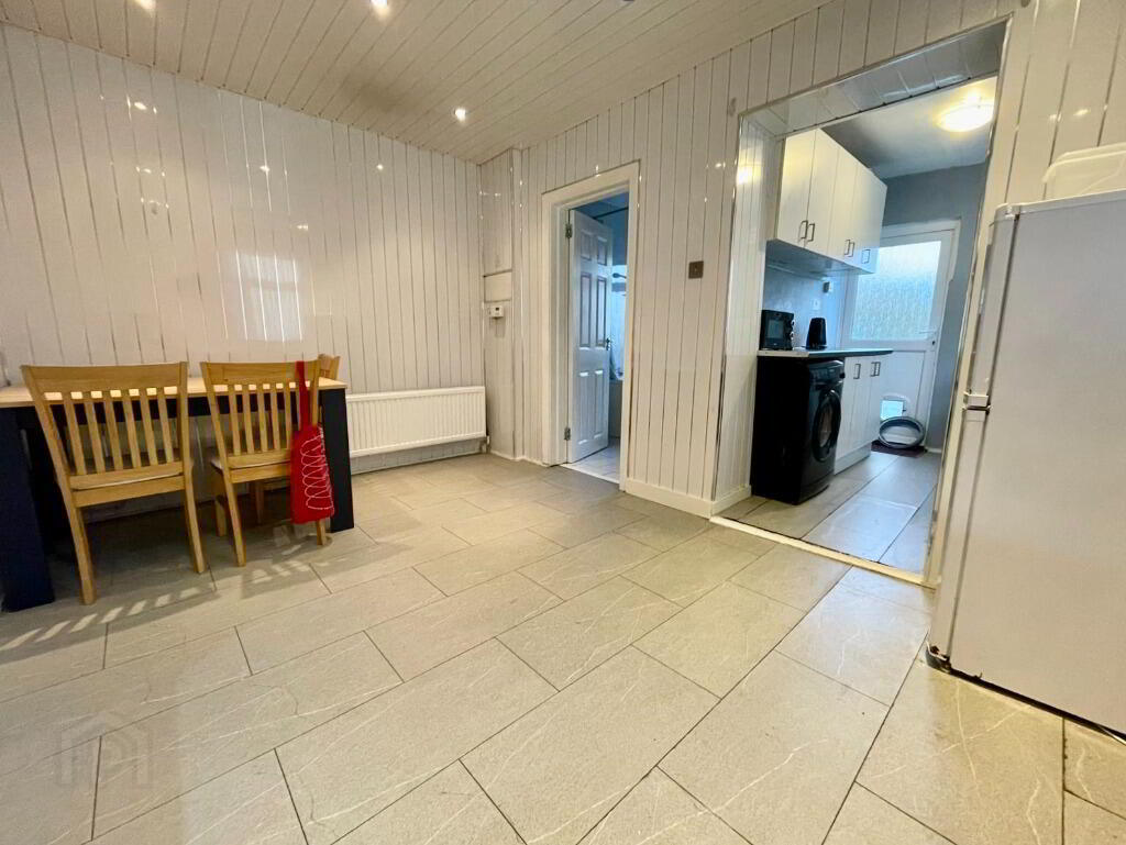 29 Joanmount Gardens 3 of 8