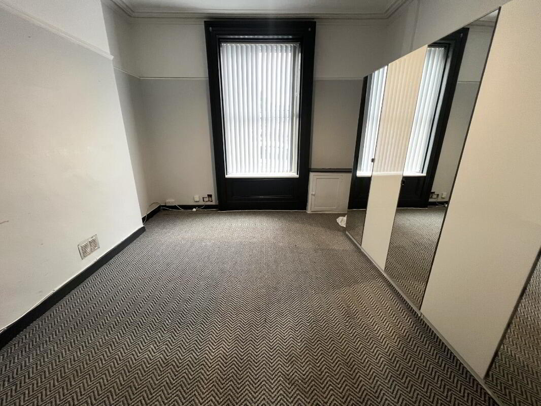 Apt 1, 29 Wellesley Avenue 6 of 7