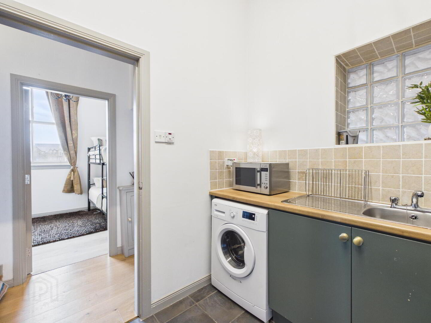 37 Rossmore Apartments 3 of 17