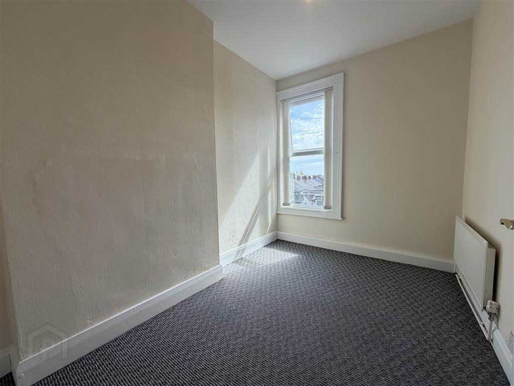 Apt 3, 199 Antrim Road 5 of 5