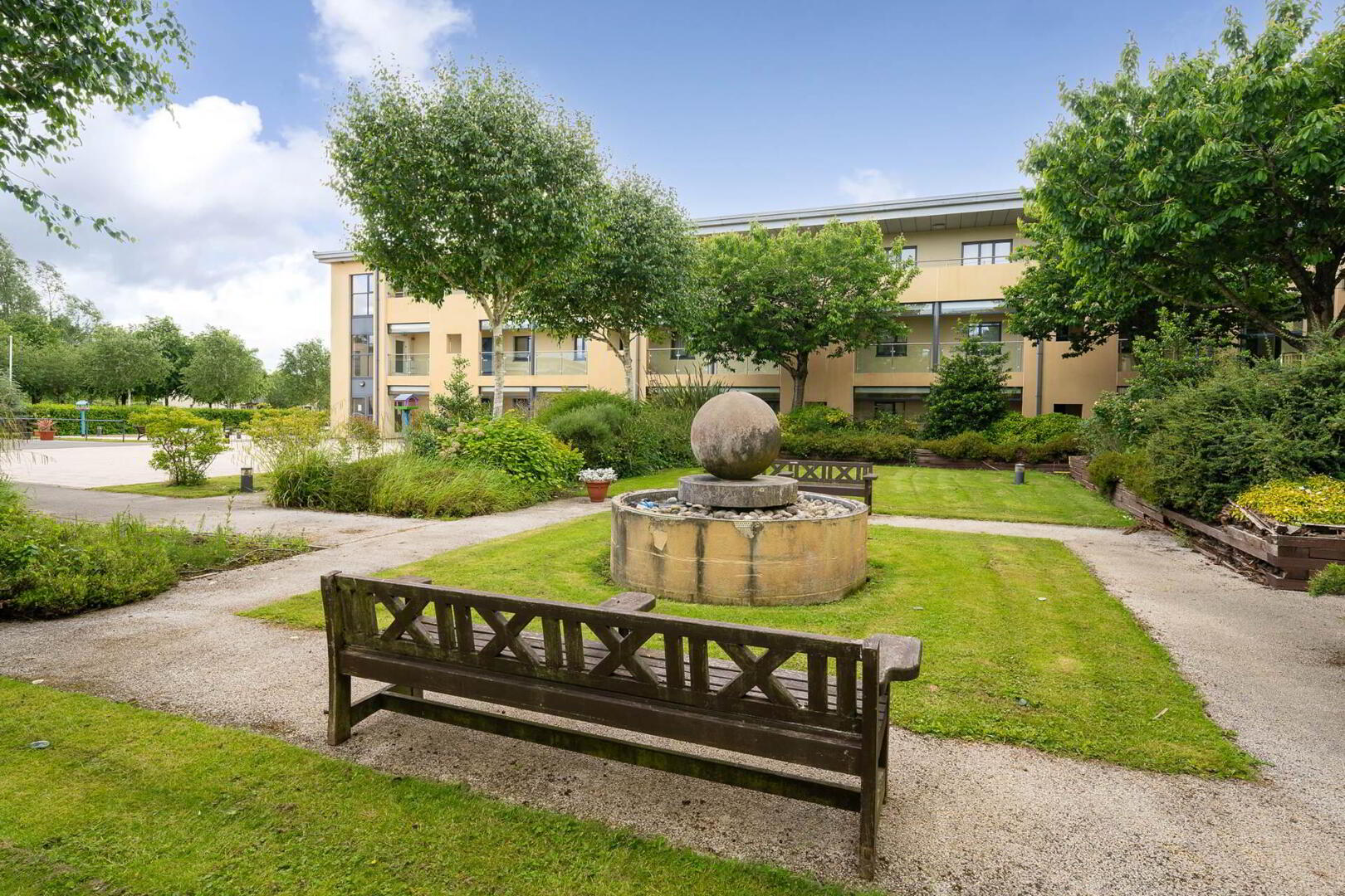 12 Knightsbridge Court 2 of 28