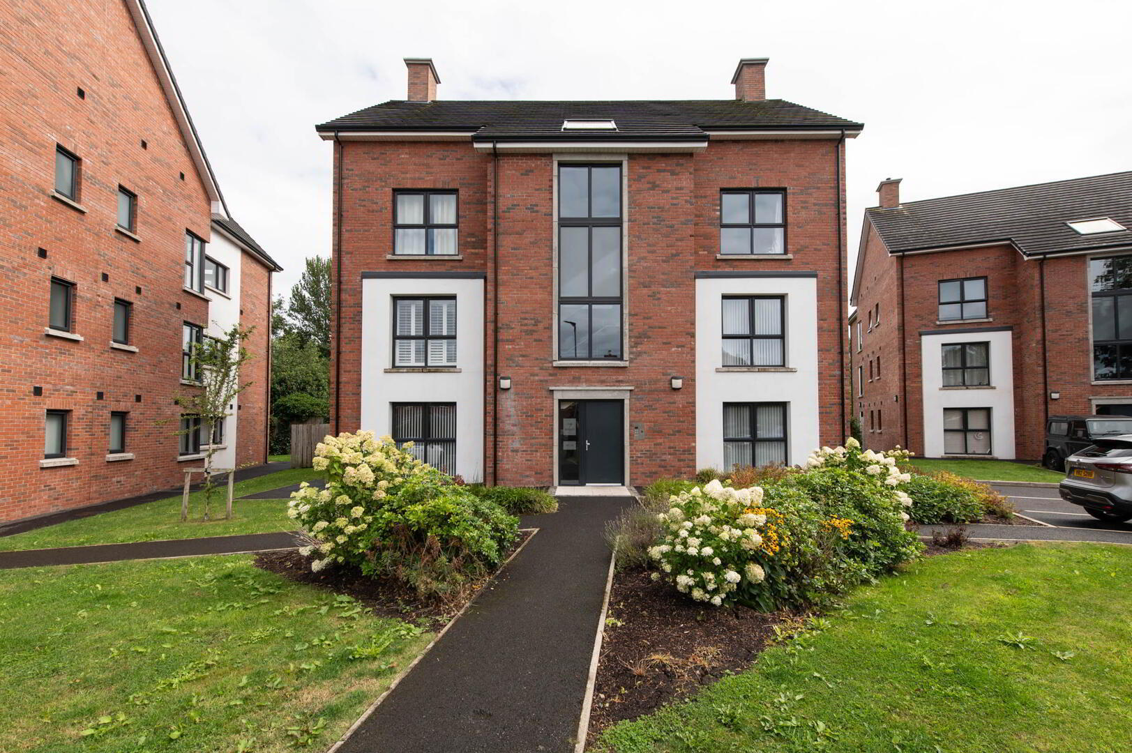 46 Loughshore Manor 1 of 21