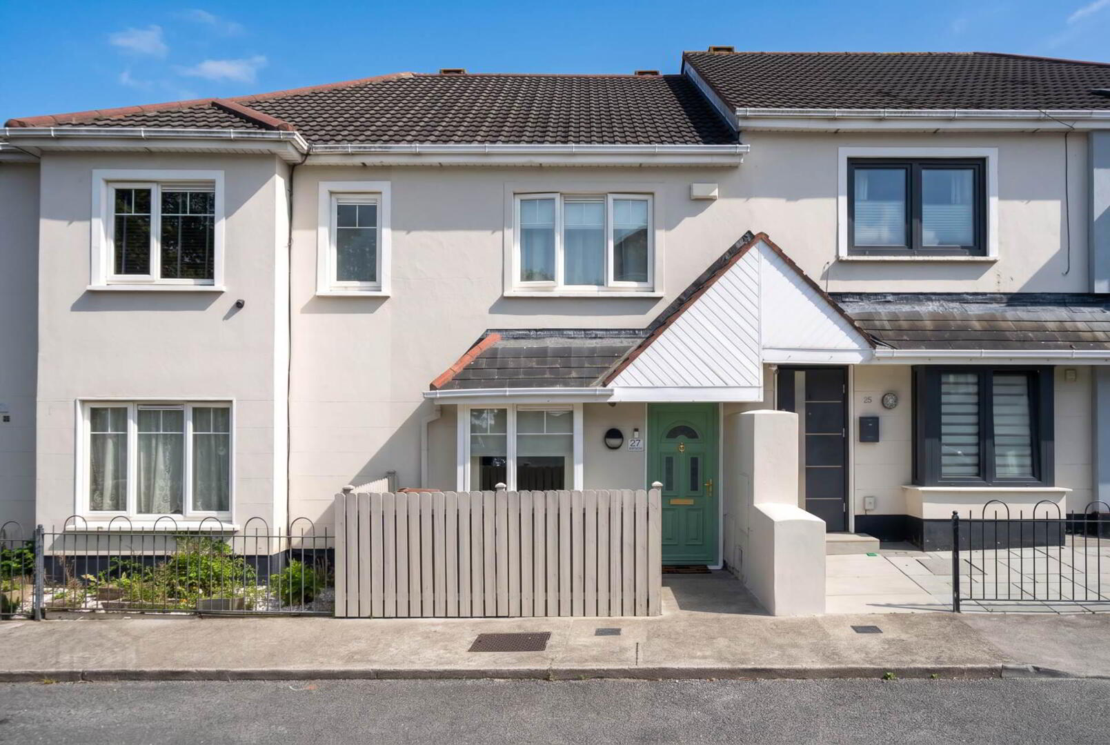 27 Holywell Wood 1 of 21