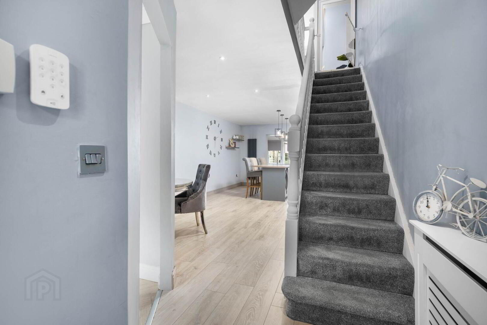 27 Holywell Wood 3 of 21