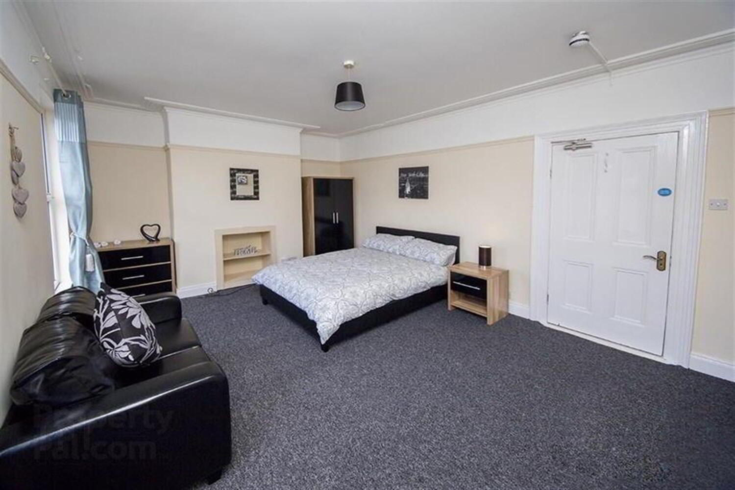Room 3, 4 Candahar Street 2 of 7