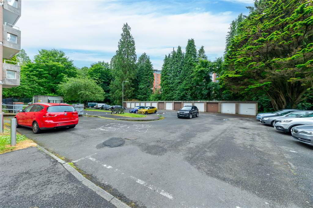 Parkdale House, Dunmurry 3 of 16