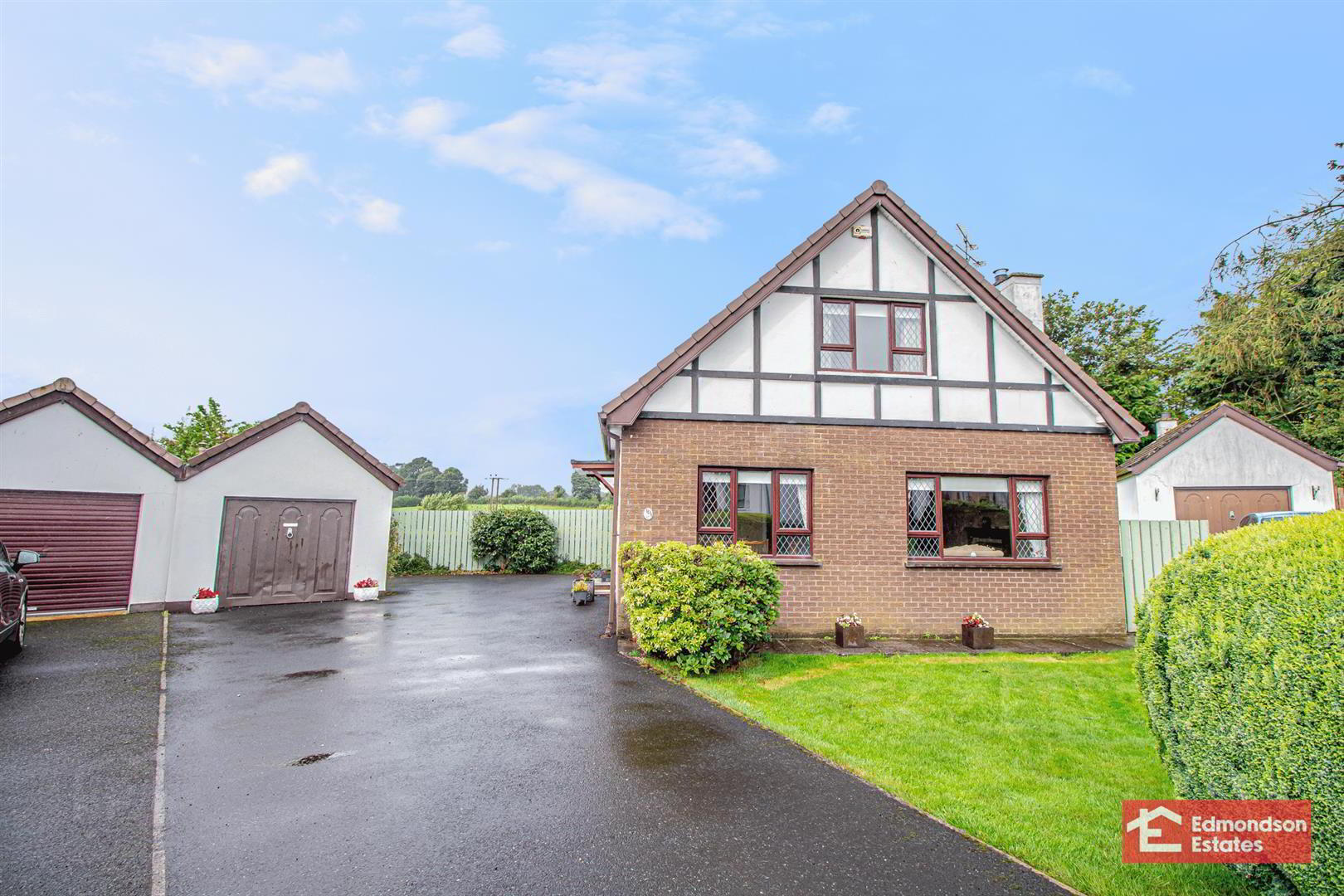 101 Gracefield 1 of 32