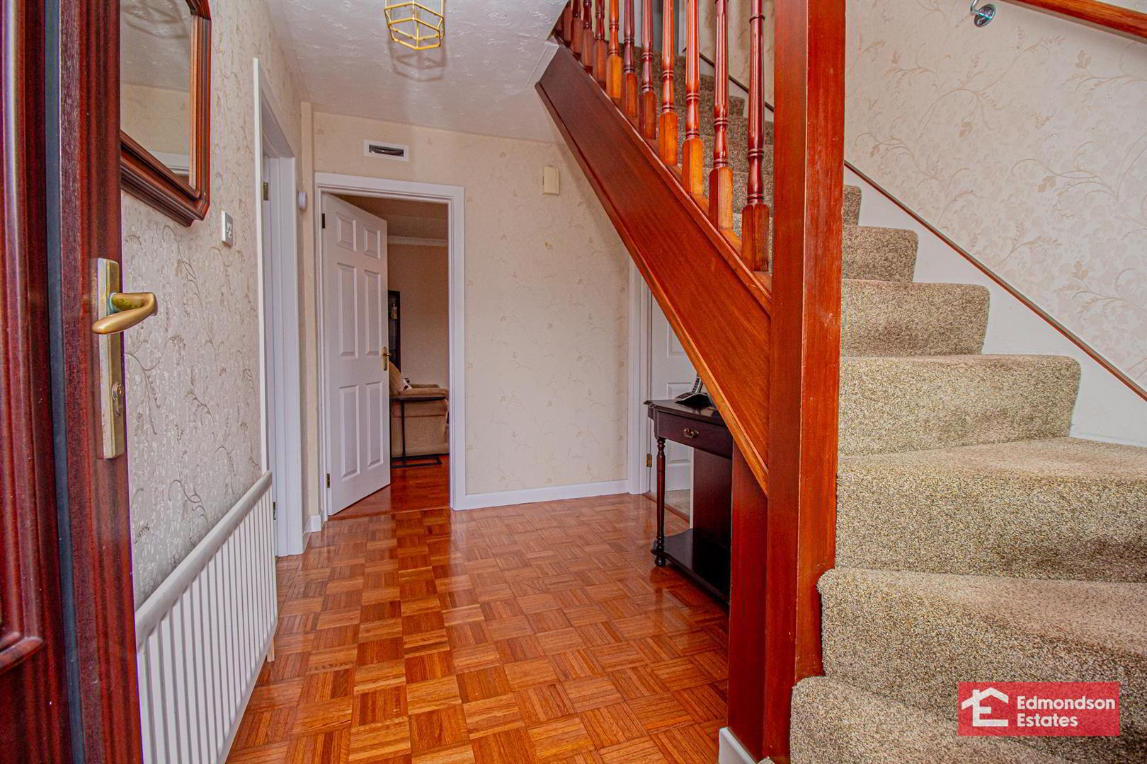101 Gracefield 2 of 32