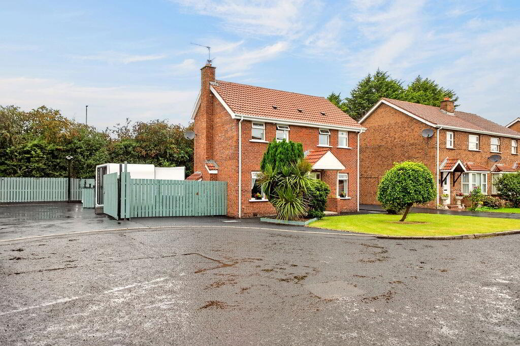 10 Berkley Court 2 of 34