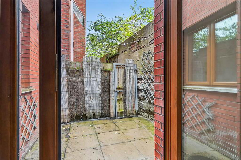 4 Grovefield Street 18 of 18