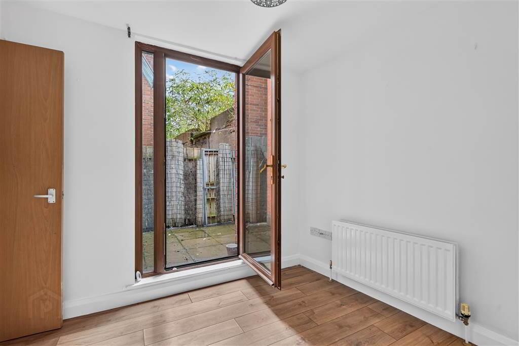 4 Grovefield Street 17 of 18