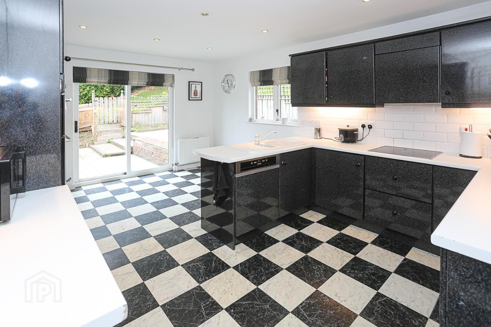 15 Finchley Vale 3 of 32