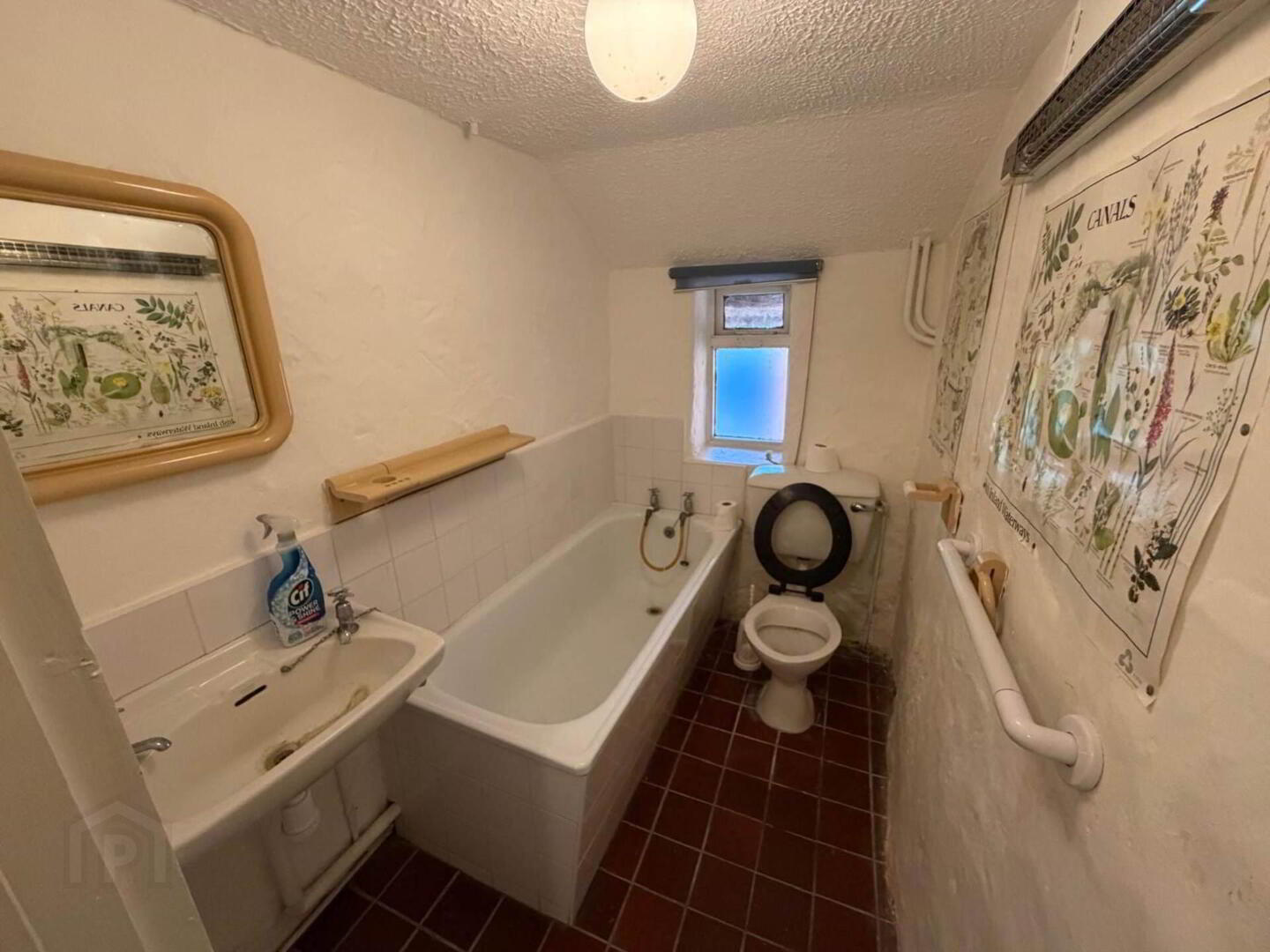 Ummeras Cottage On 0.37 Acres 2 of 14