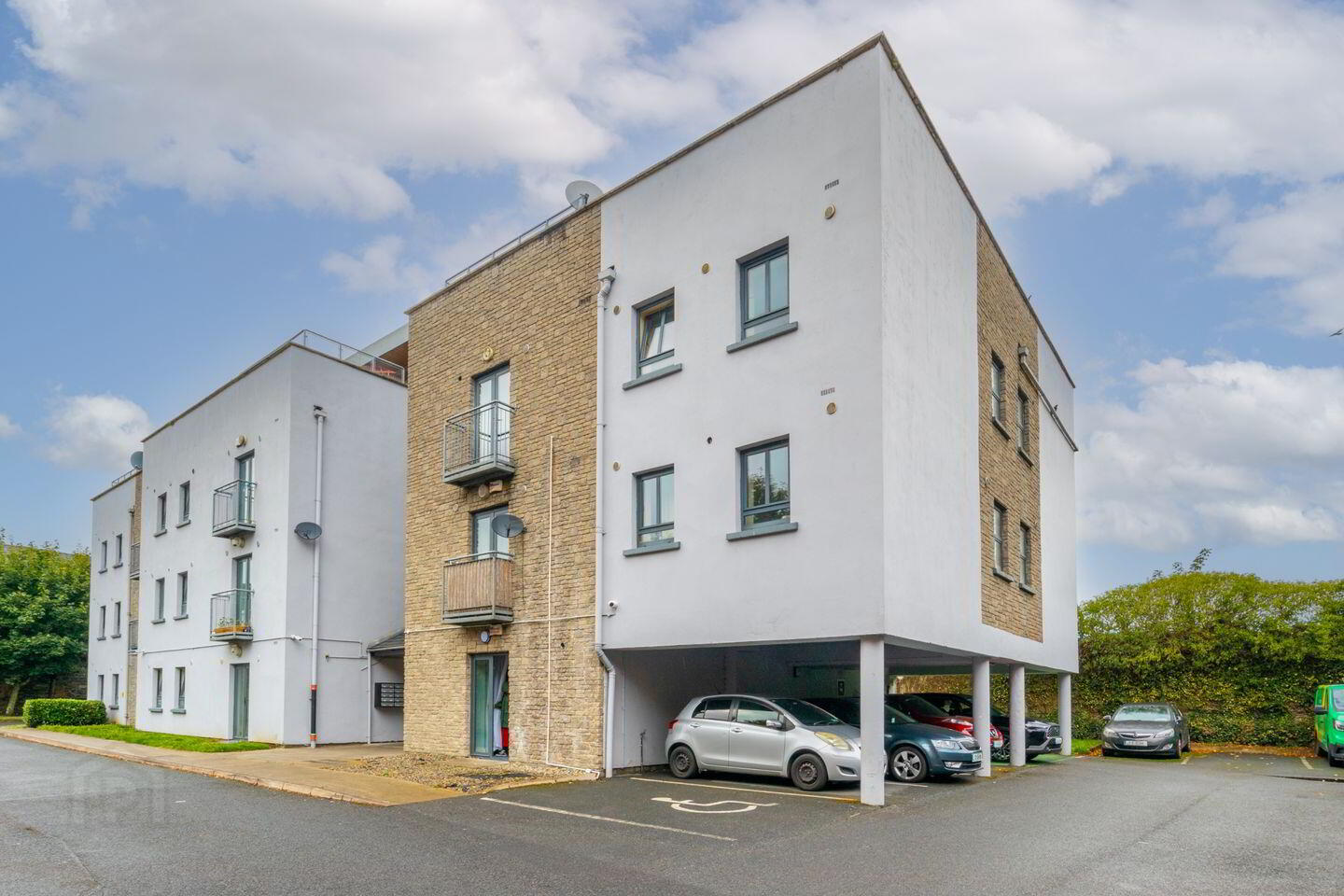 12 Nicholas Court 1 of 11