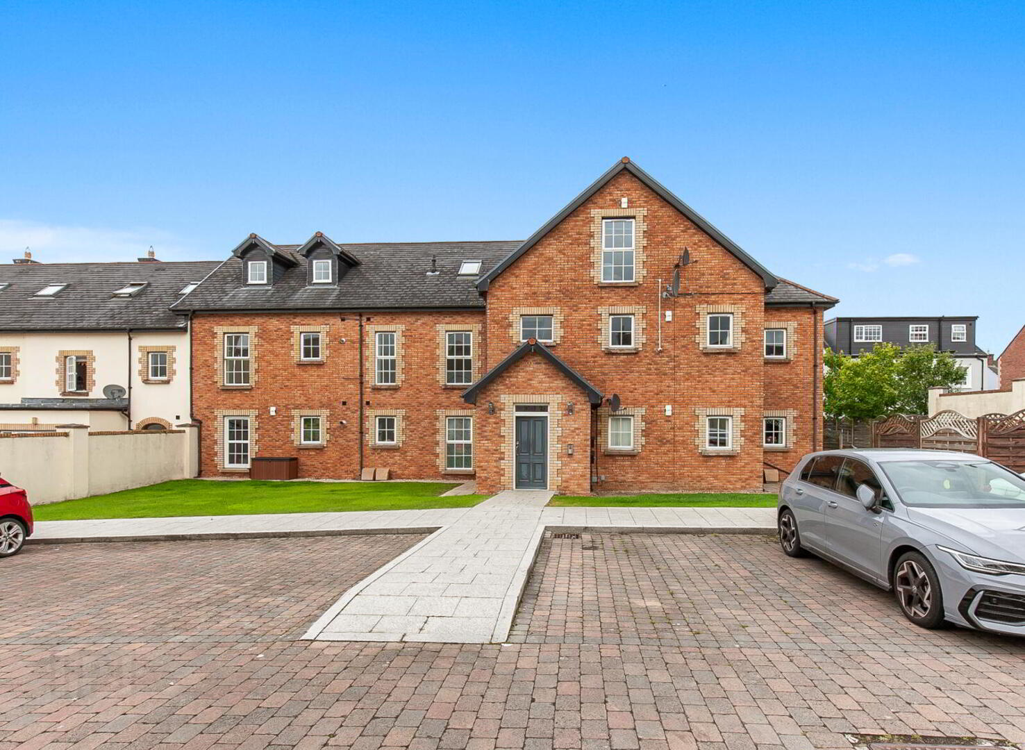 10 Blackrock Grove 1 of 19