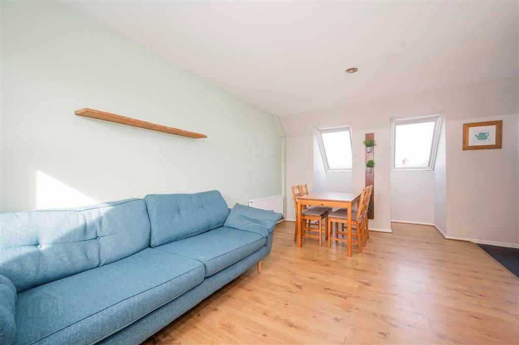 5 Sandhurst Court 2 of 7