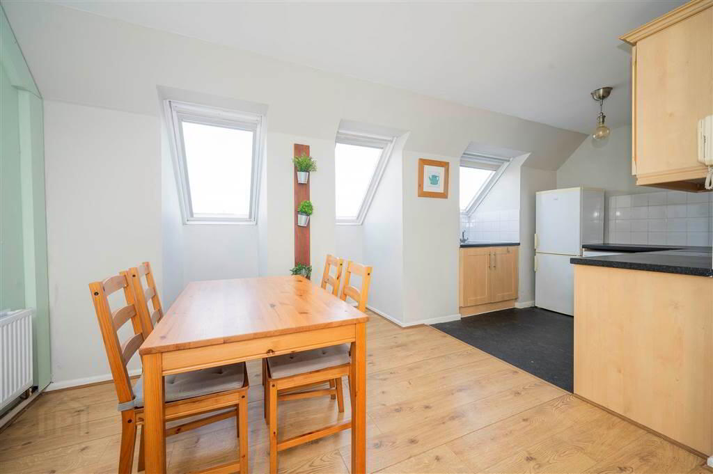 5 Sandhurst Court 3 of 7