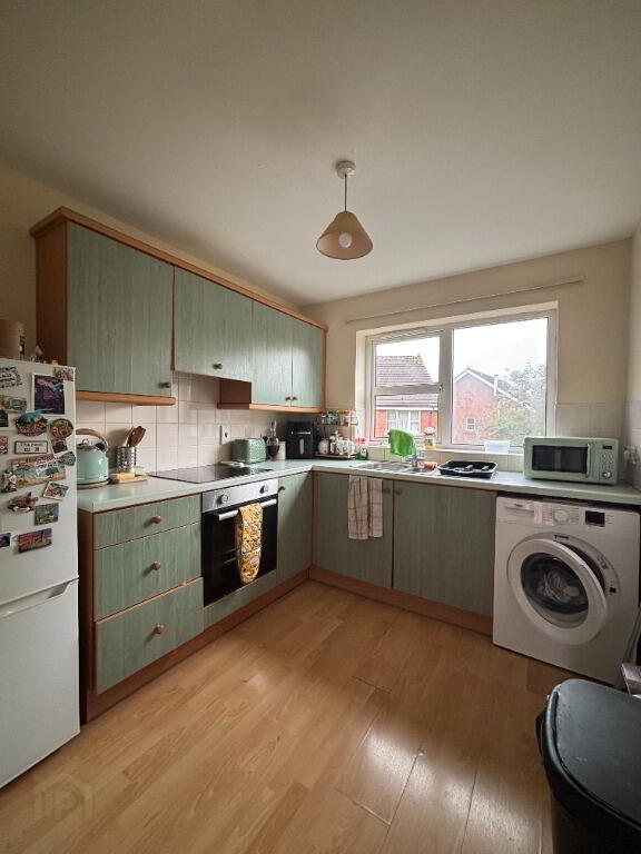 18 Ardenlee Crescent 3 of 9