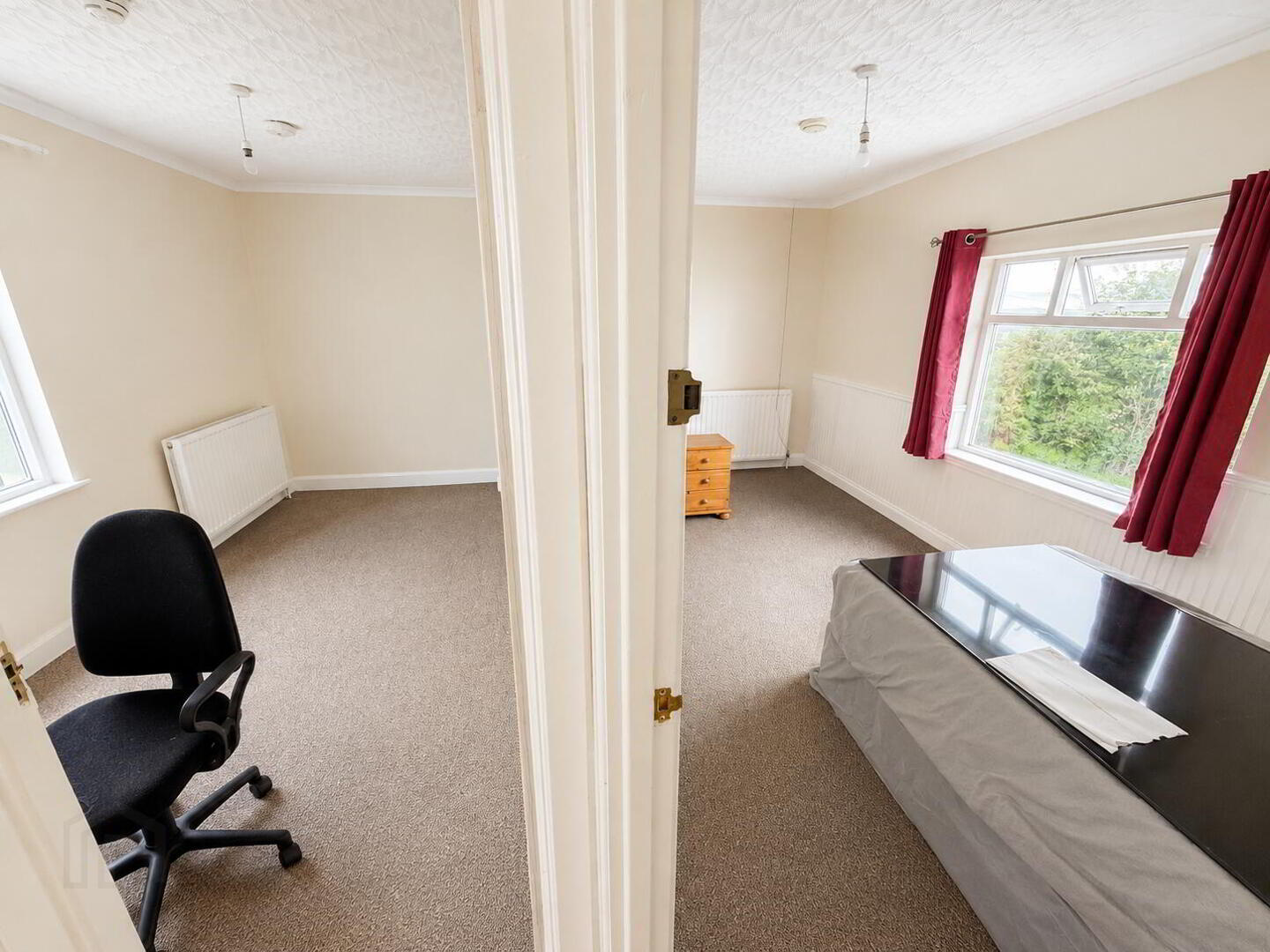 Room 1, 9 Ivy Hill 2 of 6