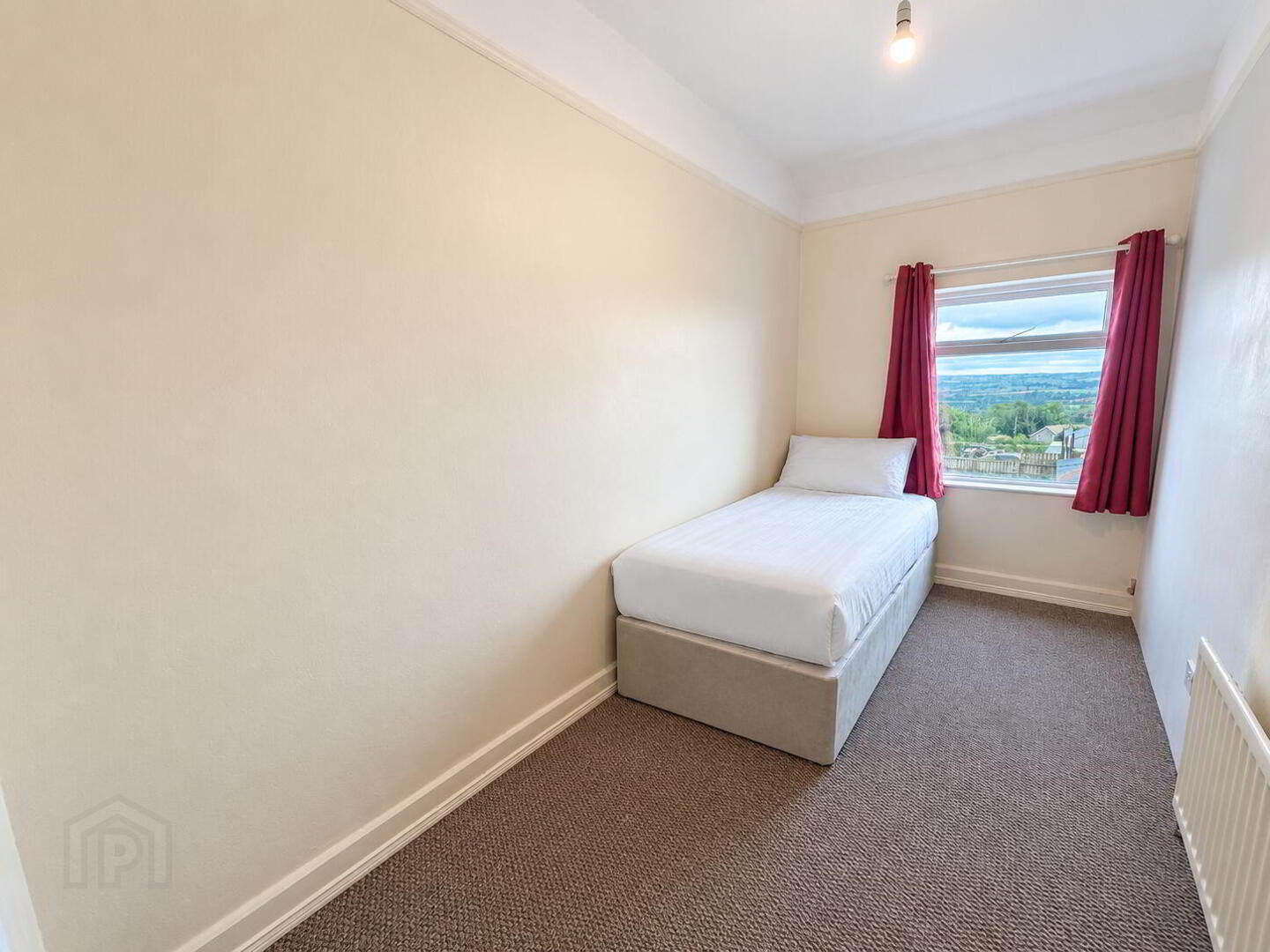 Room 3, 9 Ivy Hill 1 of 5