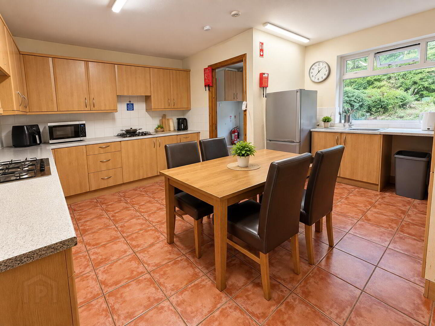 Room 3, 9 Ivy Hill 3 of 5