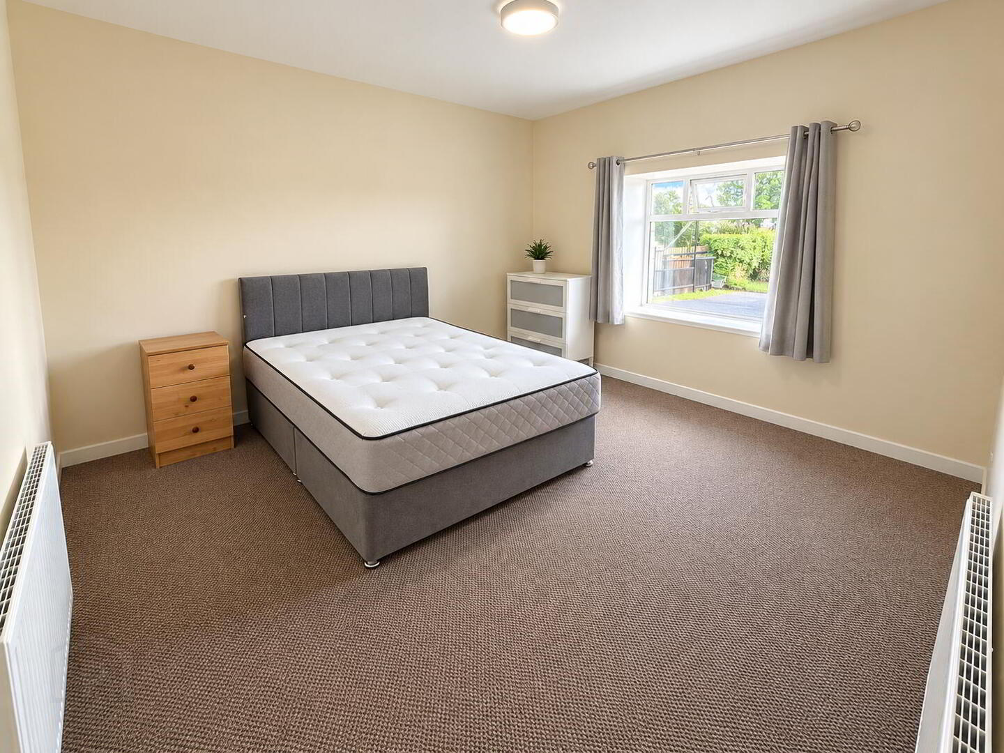 Room 4, 9 Ivy Hill 1 of 5