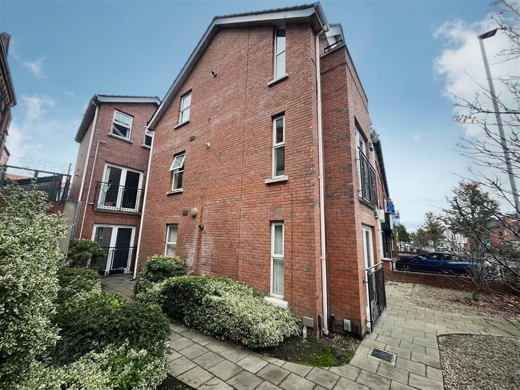Apartment 4 188-190 Albertbridge Road 2 of 7
