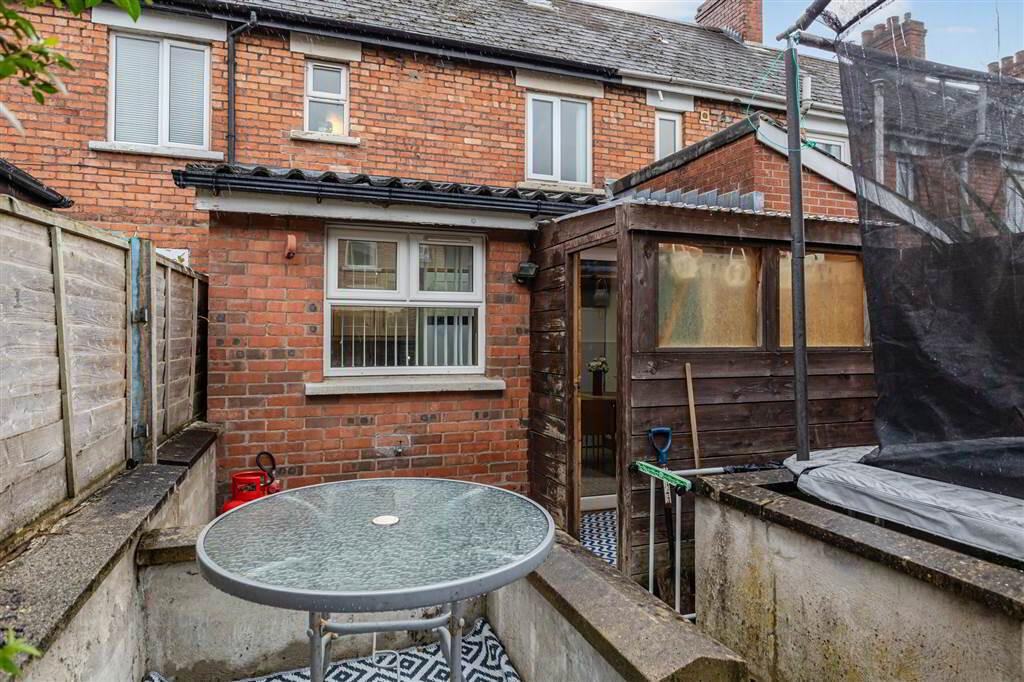 28 Ava Gardens 19 of 19