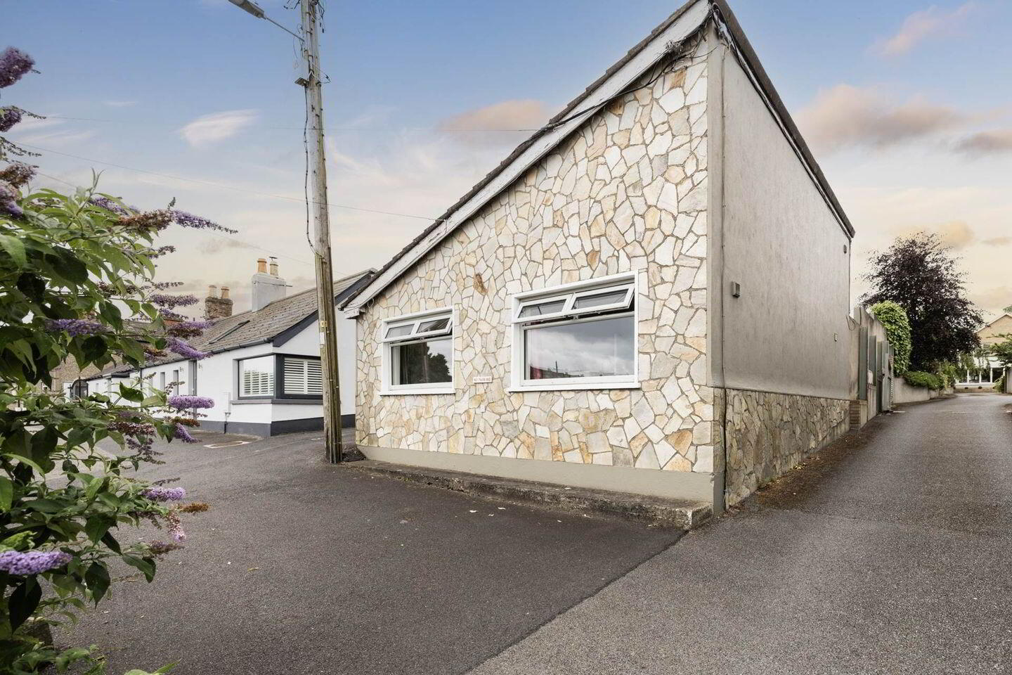 Domus, 5 Bissett`s Strand 2 of 21
