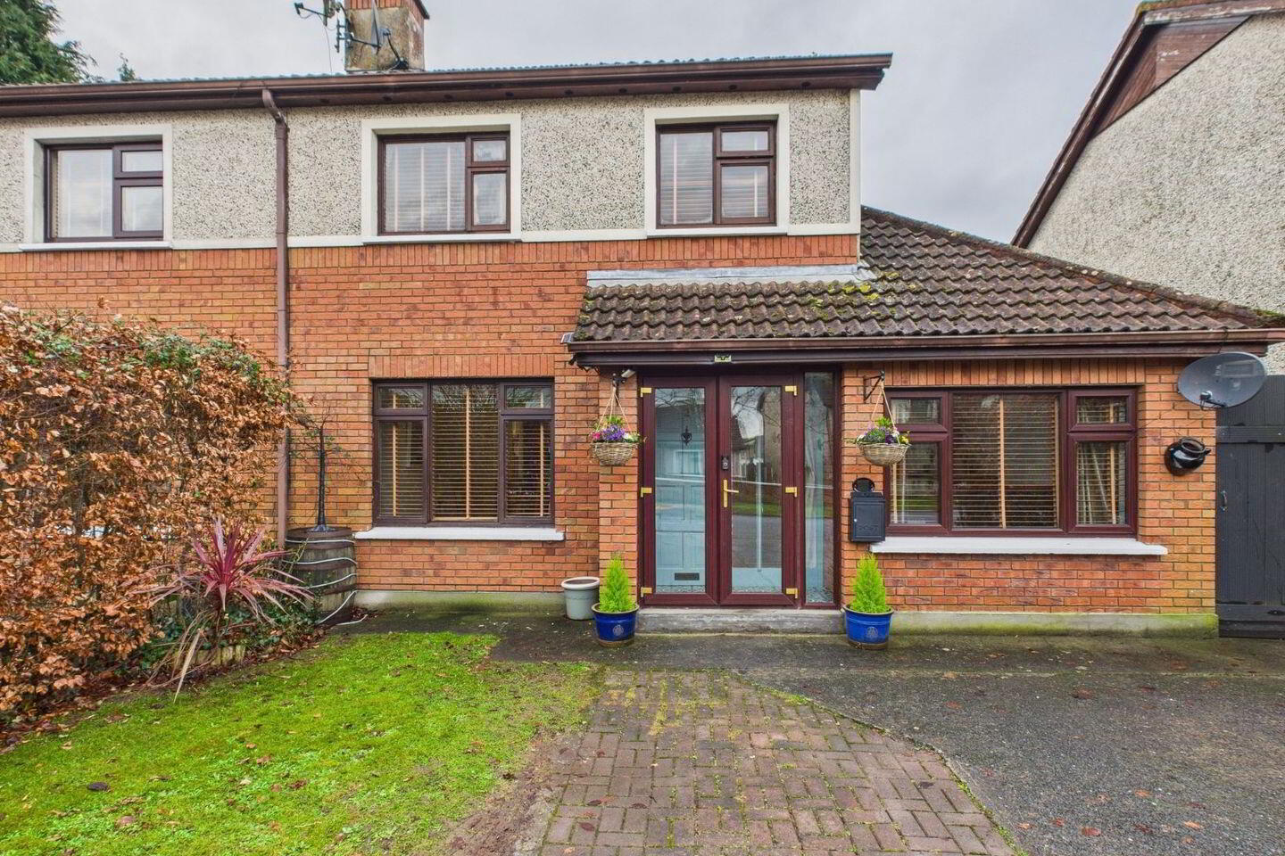 2 Castlewood Gardens 1 of 22