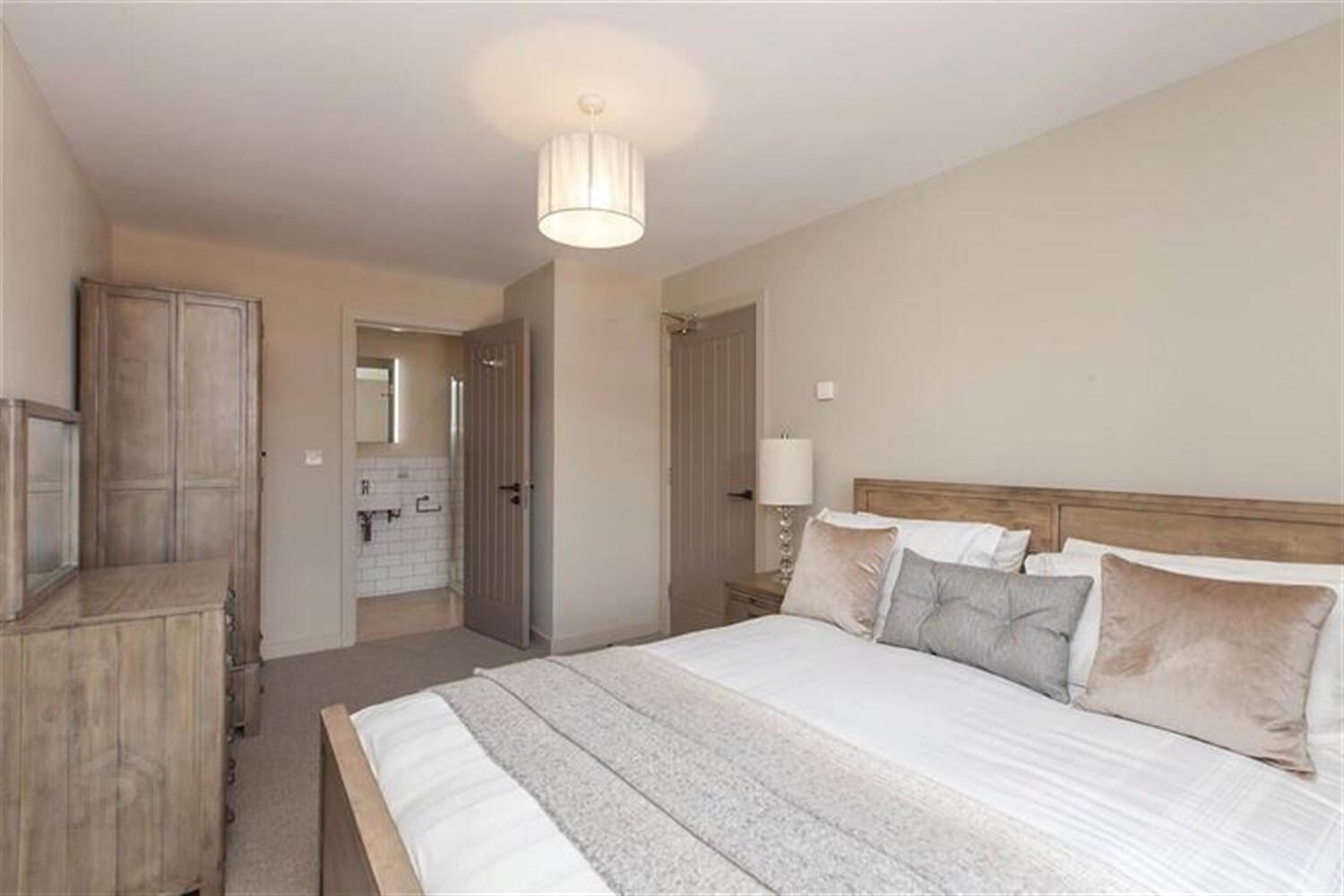 Apt 12, 2 Windsor Road 2 of 15