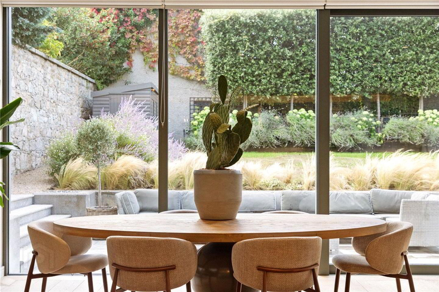 1 Ailesbury Road 2 of 50