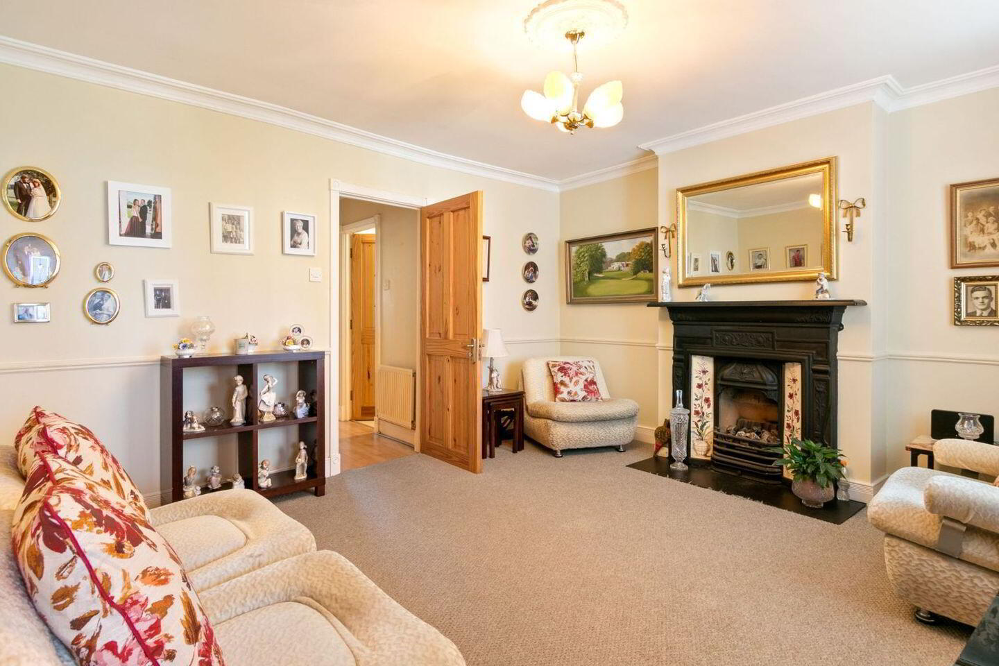 23a Fairbrook Lawn 2 of 28