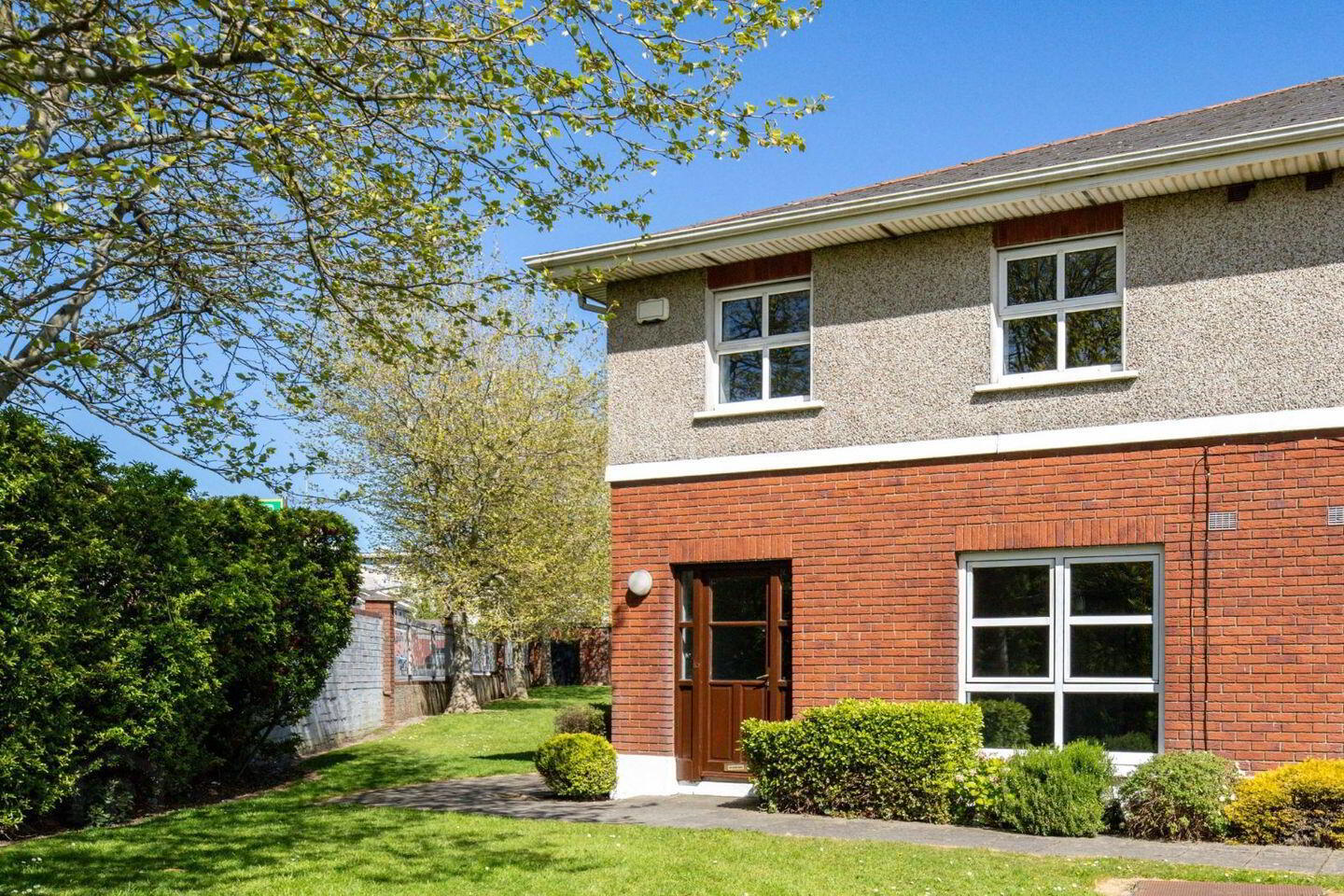 16 Alderpark Court 1 of 18