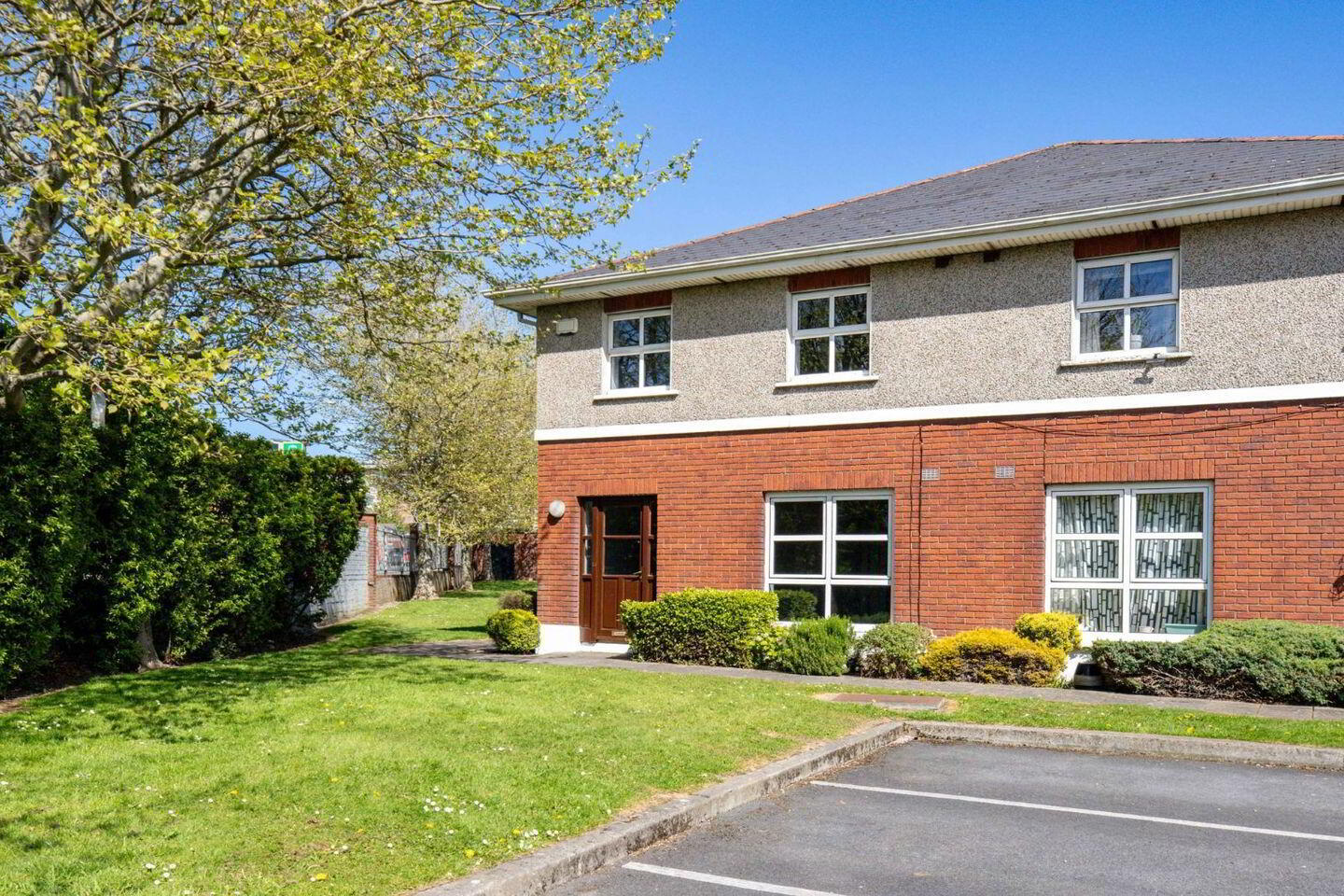 16 Alderpark Court 2 of 18