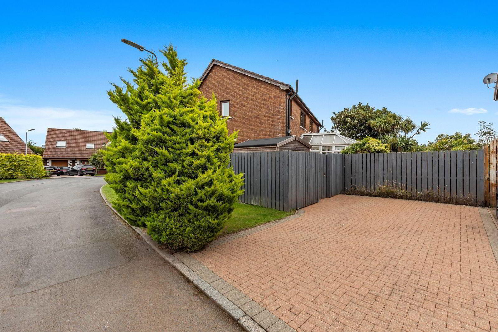 36 Lord Wardens Crescent 17 of 18