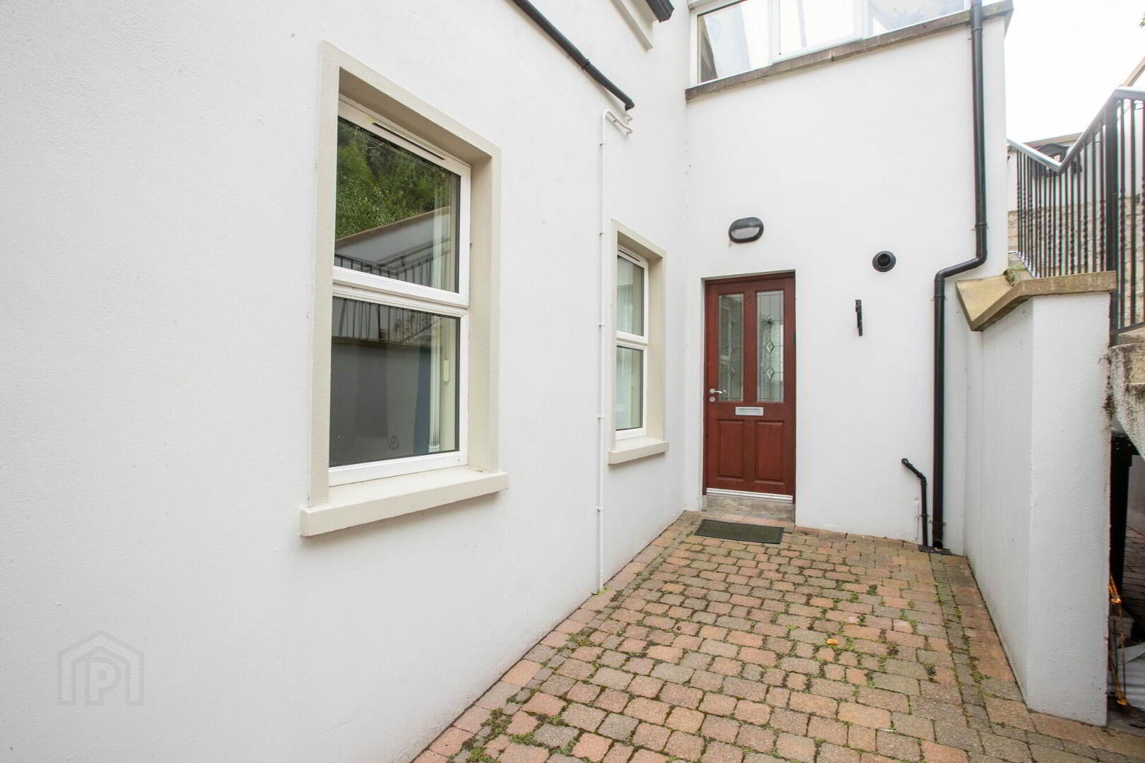 1 Apiary Court 3 of 25