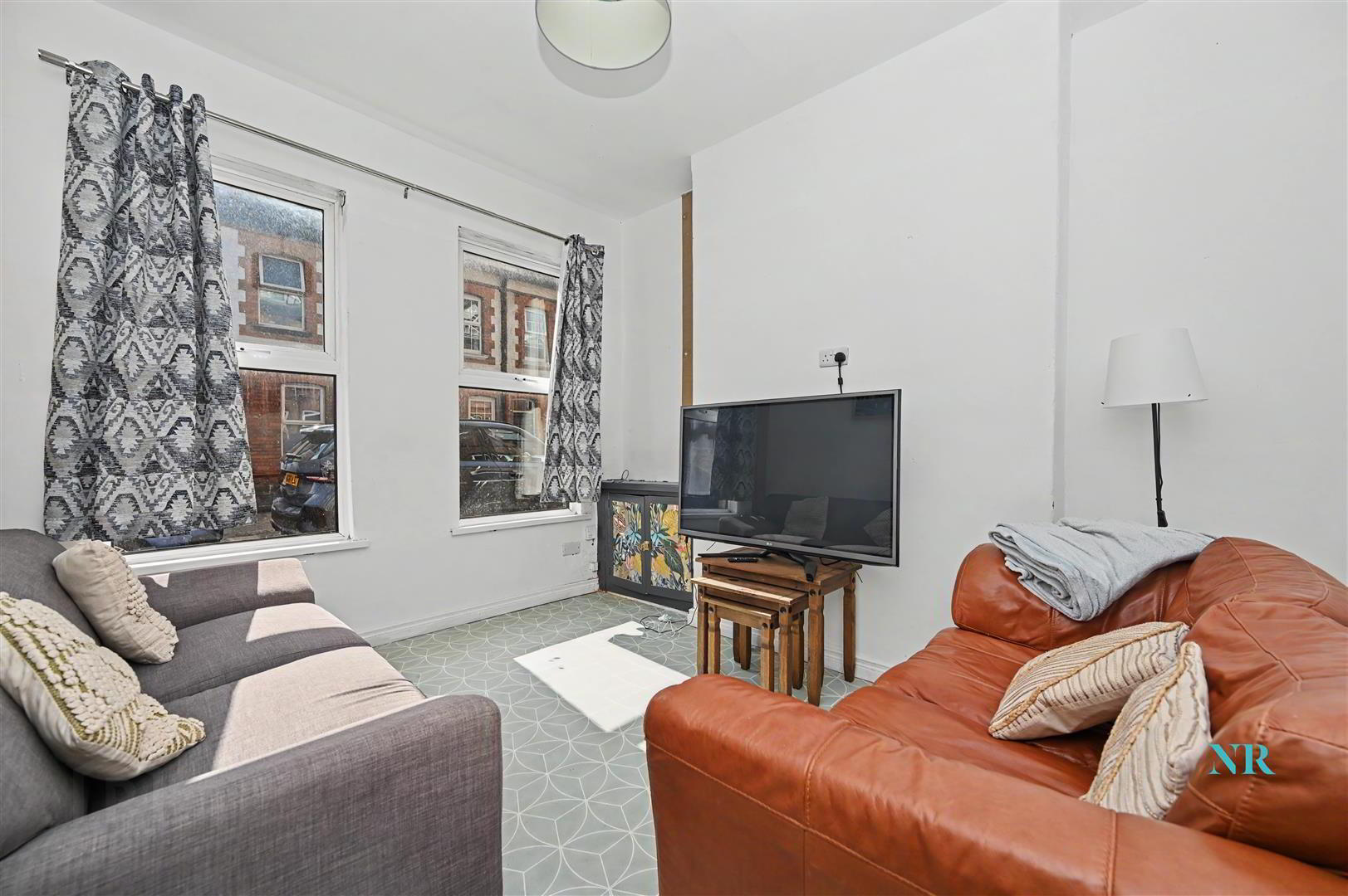 15 Jocelyn Gardens 2 of 17