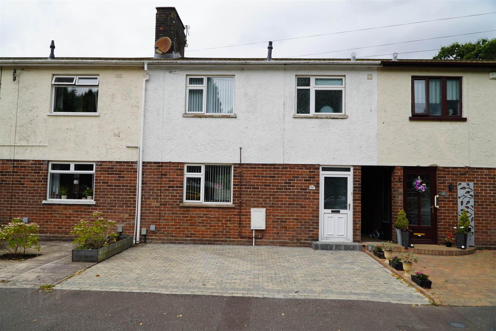 8 Month Lease @, 49 Thornhill Parade 1 of 11