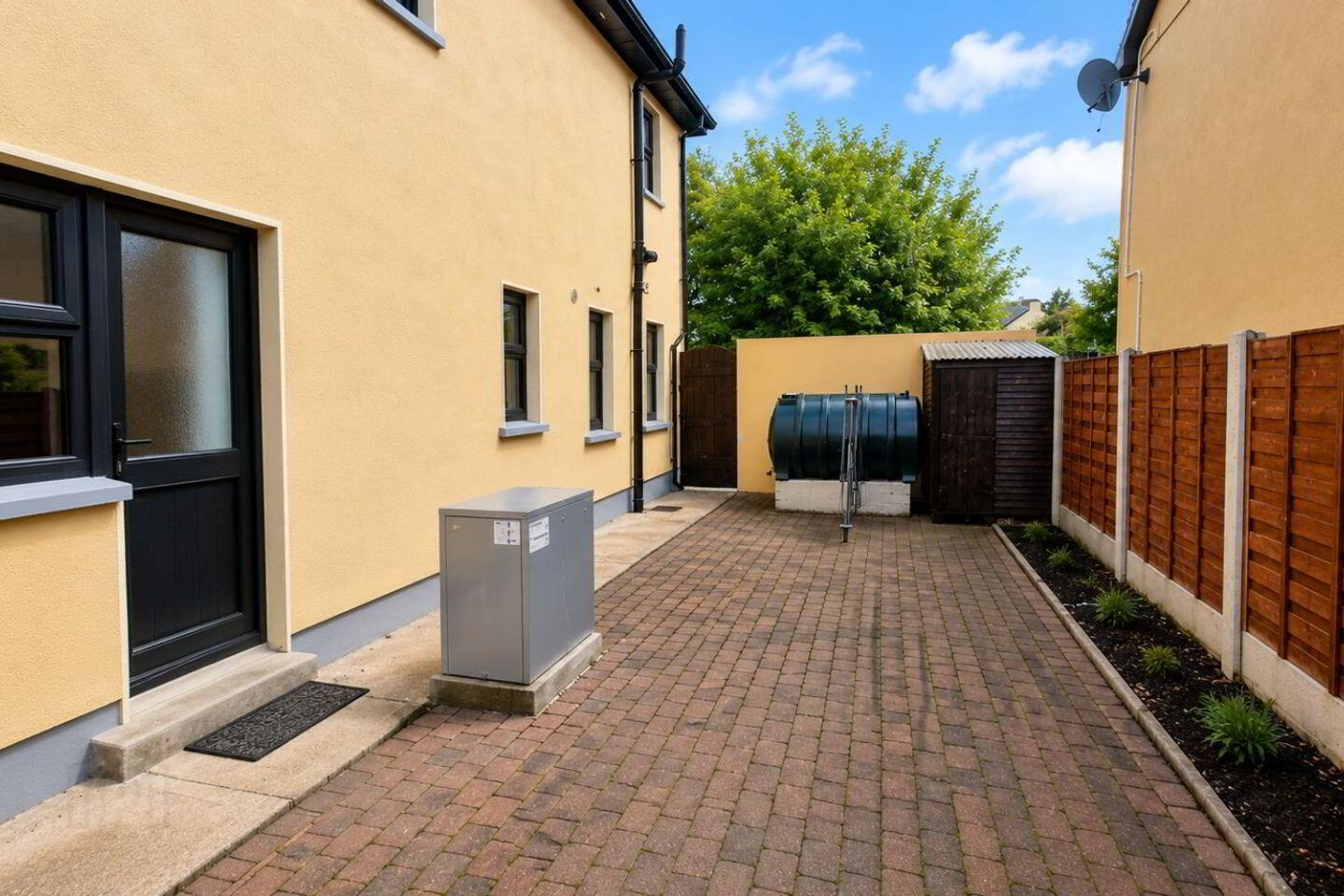 6 Elm Gardens 9 of 10