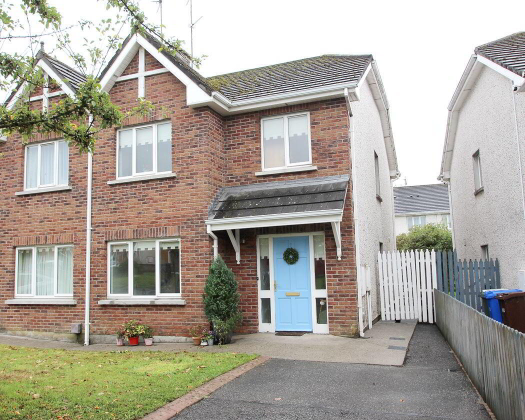 17 Chancery Park Road 1 of 18
