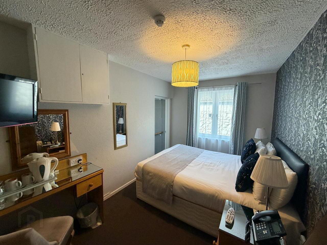 Dobbins Inn Hotel, 6-8 High Street 7 of 8