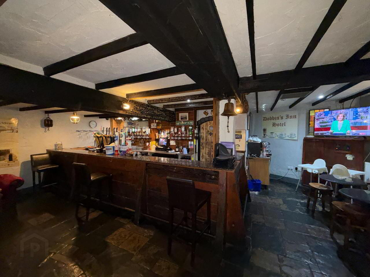 Dobbins Inn Hotel, 6-8 High Street 3 of 8