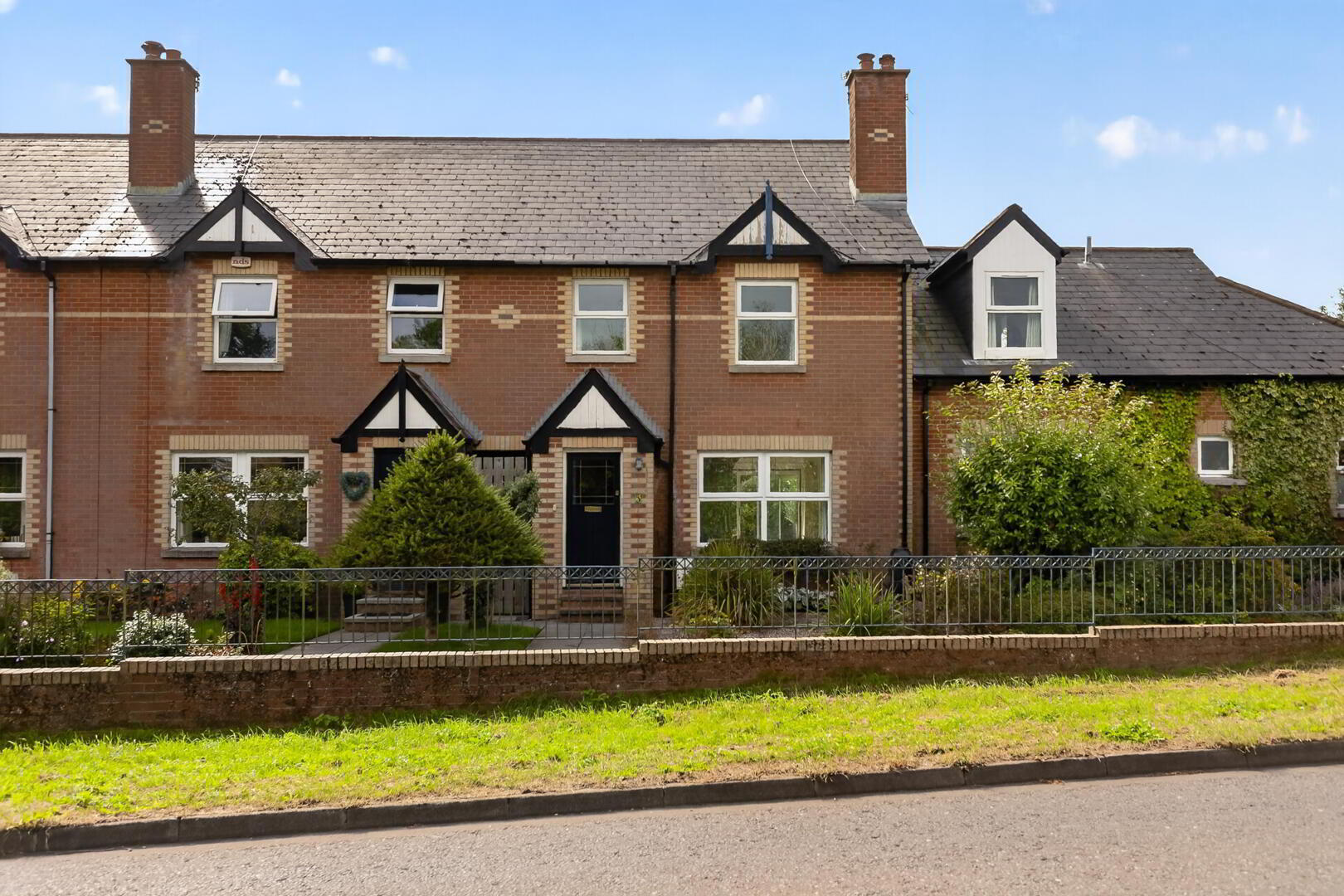 5 Railway Cottages 1 of 26