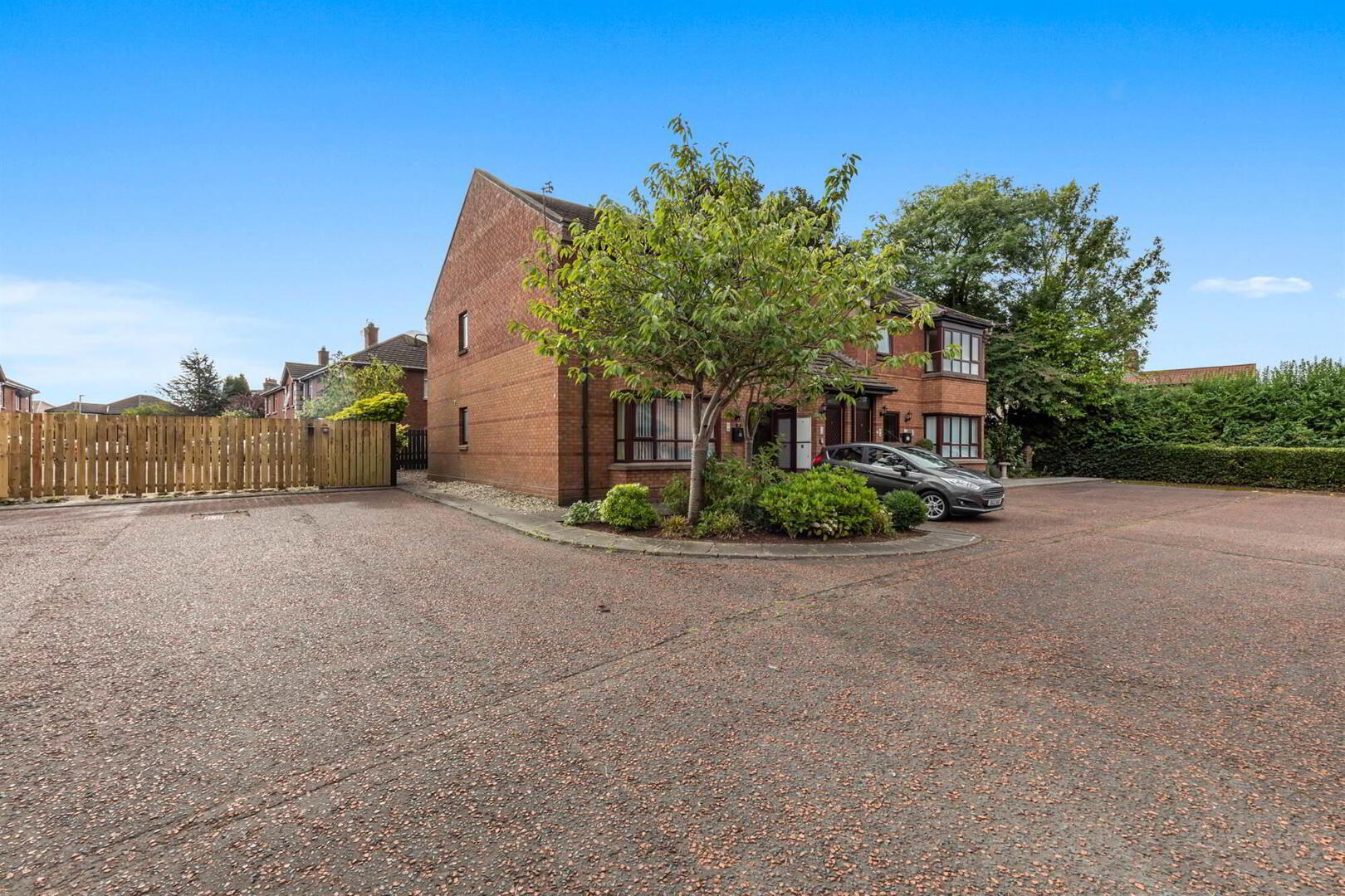 7 Cabin Hill Mews 16 of 17