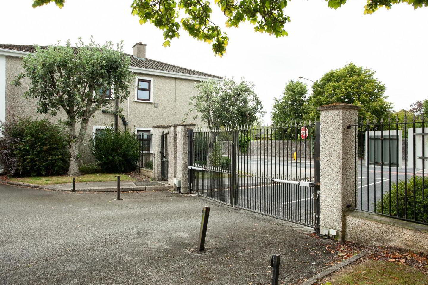 Apartment 8 Manor Court 17 of 18