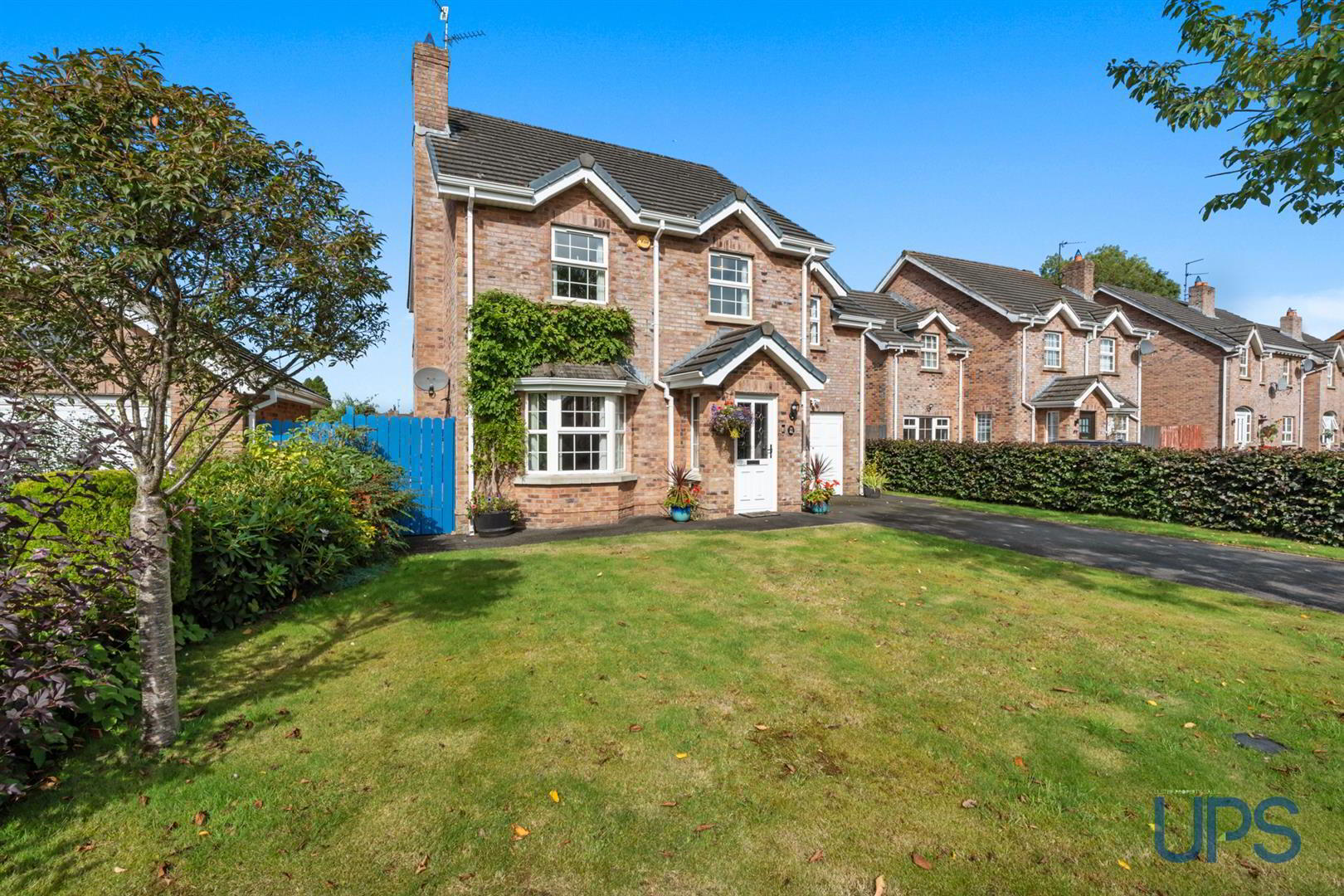 44 Lyngrove Hill 1 of 35
