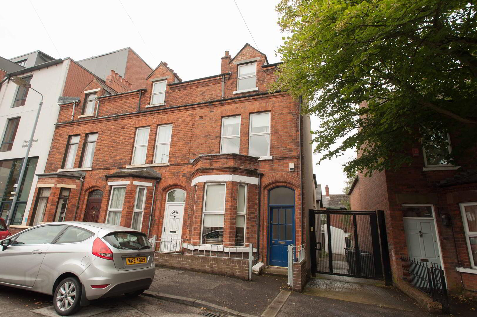 8 Adelaide Avenue * ROOM Only* 2 of 9