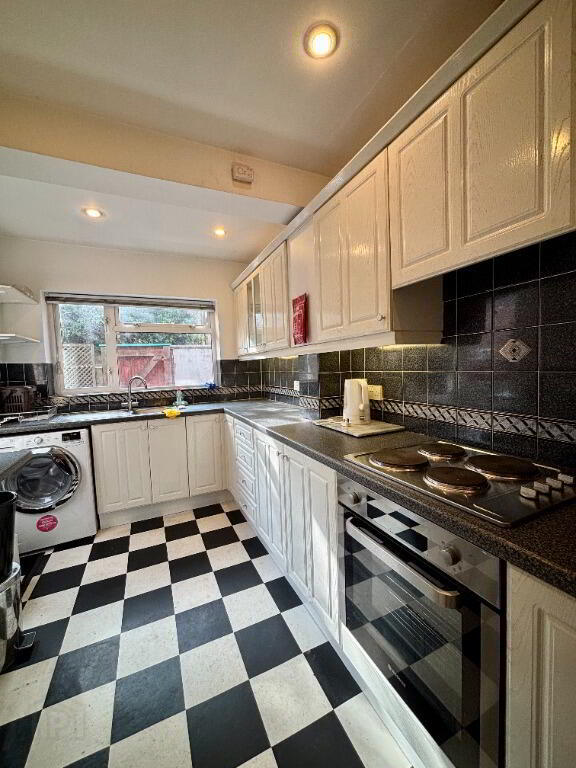85 Sandhurst Drive 2 of 10